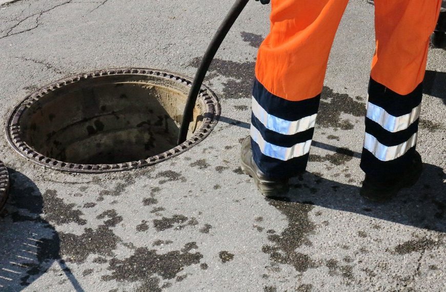 Main Sewer Clogs: Warning Signs, Causes & Replacement Options